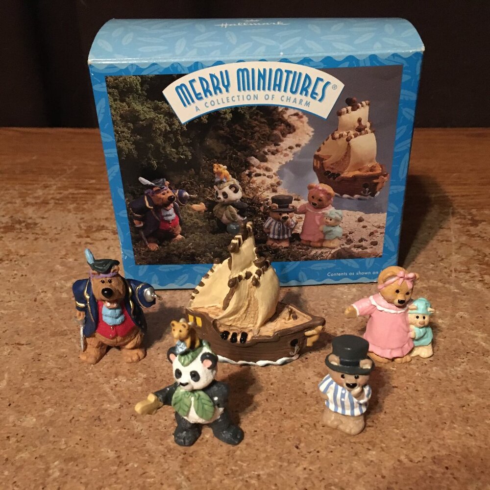 HALLMARK MERRY MINIATURES PETER PAN SET OF 5 TEDDY BEARS - Picture 1 of 8